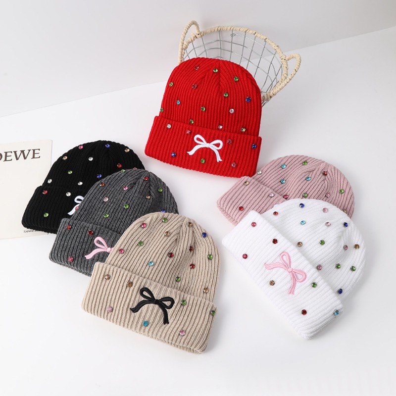 Beanie Cuffed Knit - قبعة نسائية محبوكة مزينة بأحجار الراين